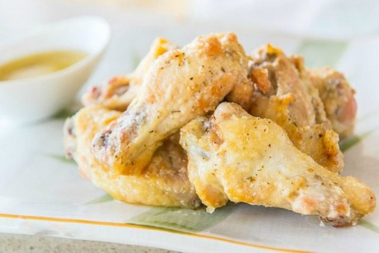 Air Fryer Chicken Wings with Mayonnaise and Garlic