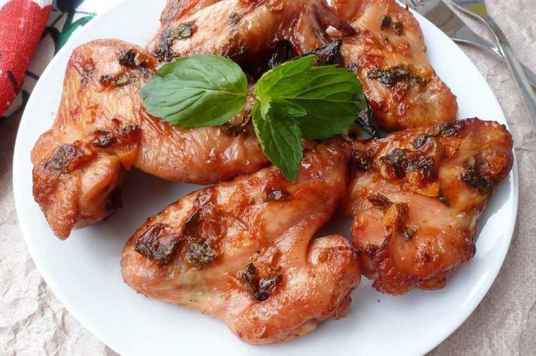 Air Fryer Chicken Wings with Sour Cream and Ketchup