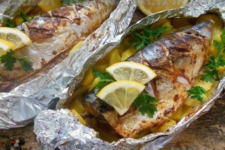 Pescado con patatas en freidora de aire