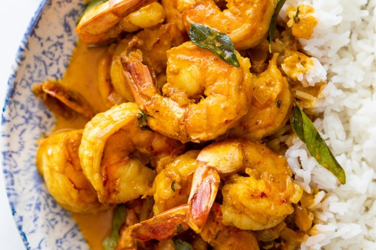 Camarones al curry en freidora de aire