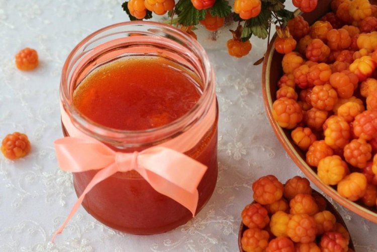 Cloudberry Jelly with Gelatin for Winter