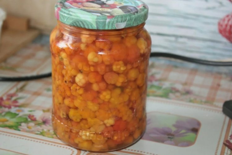 Cloudberries in Syrup for Winter