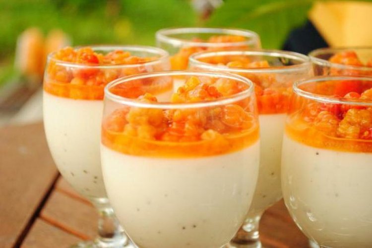 Creamy Cloudberry Mousse