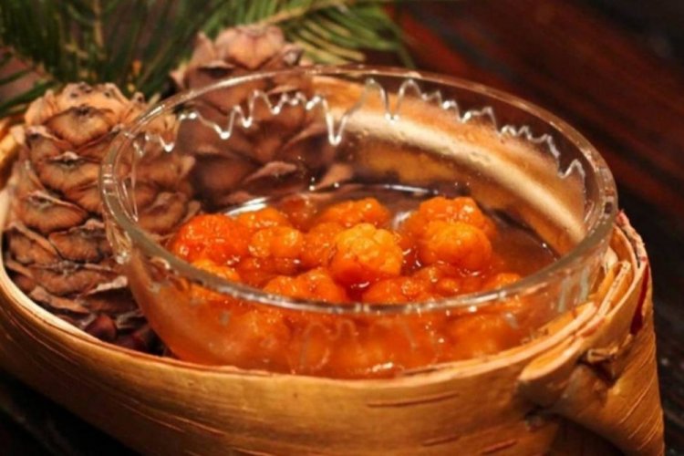 Cloudberries in White Wine Syrup for Winter