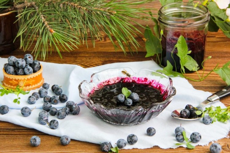 Blueberries in Syrup for Winter