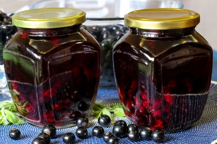 Blueberry and Blackcurrant Compote for Winter