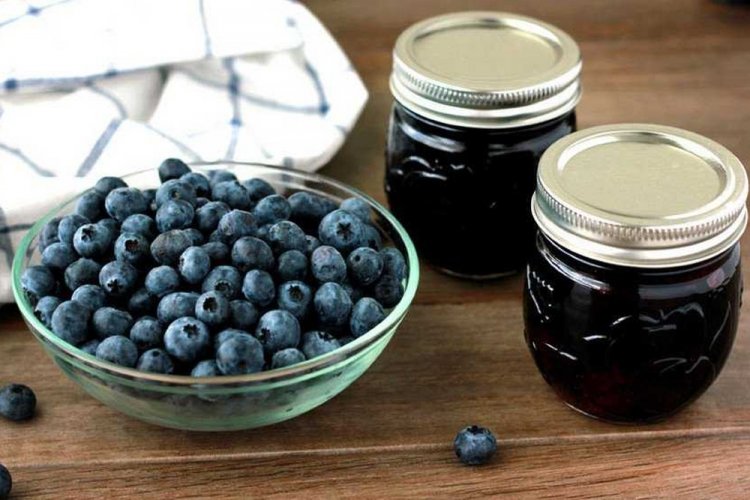 Blueberries in Their Own Juice Without Sugar for Winter
