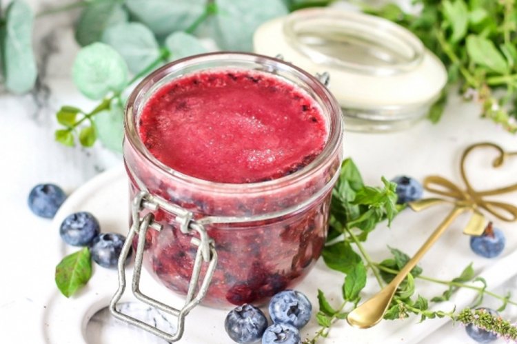 Raw Blueberry Jam for Winter