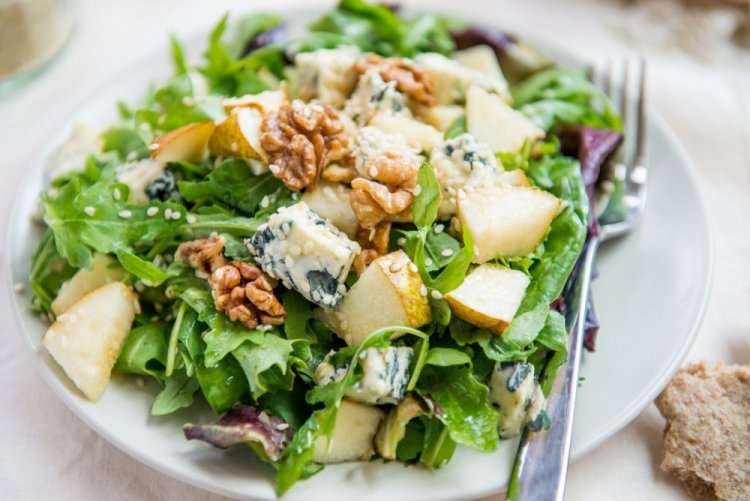 Ensalada con pera y jostaberry