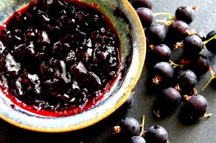 Mermelada de jostaberry para el invierno