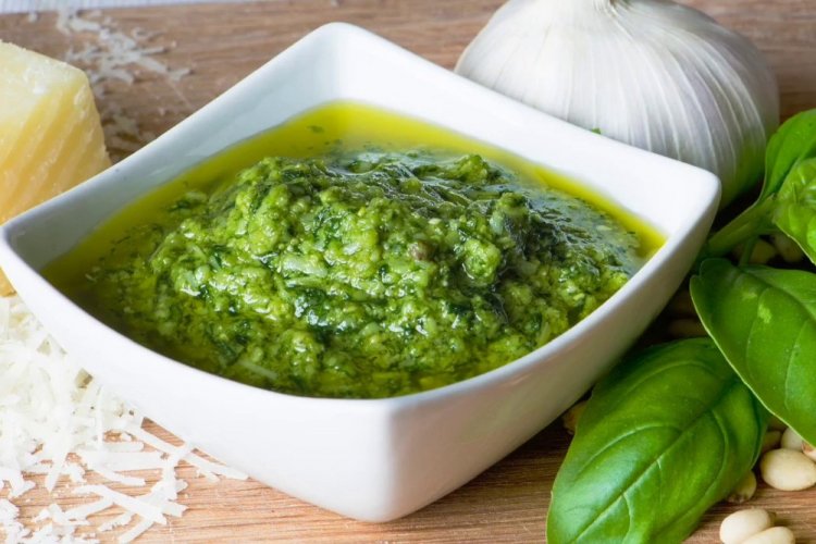Salsa pesto con albahaca y nueces