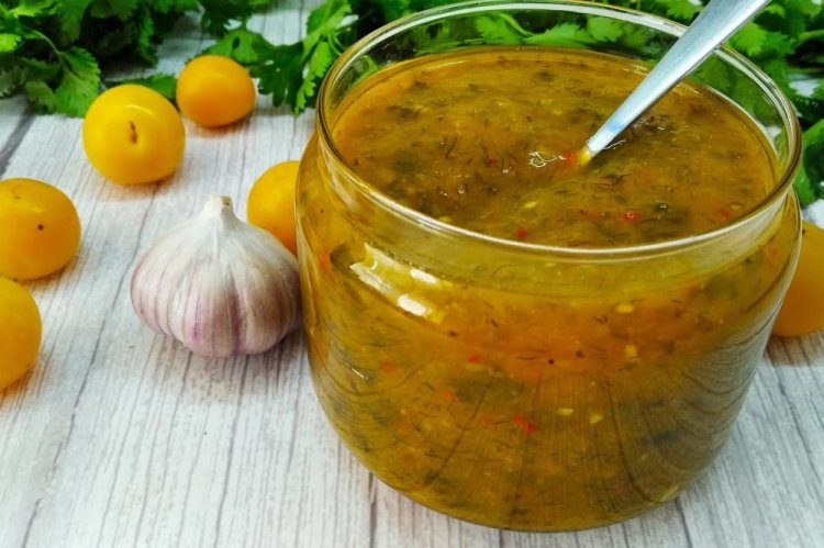 Salsa de ciruela cereza con albahaca