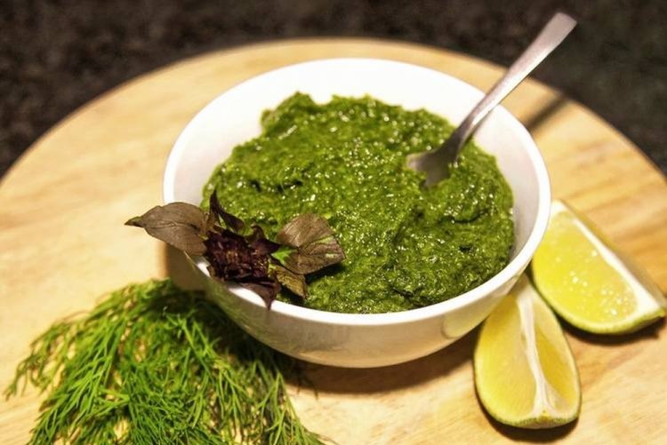Salsa para verduras con albahaca