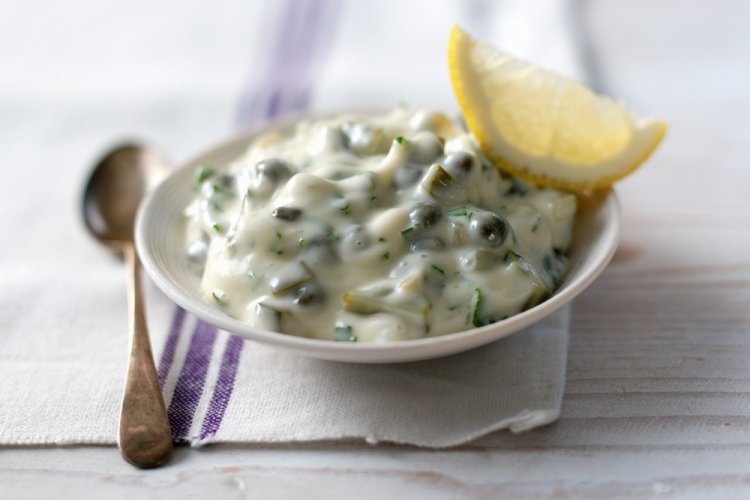 Salsa Tártara con albahaca