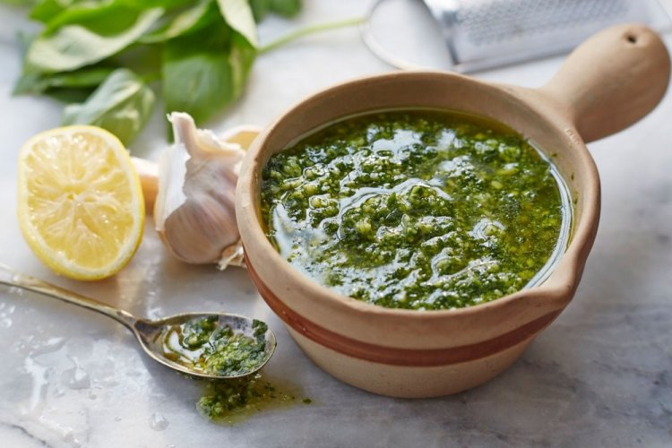 Salsa de albahaca y hierbas