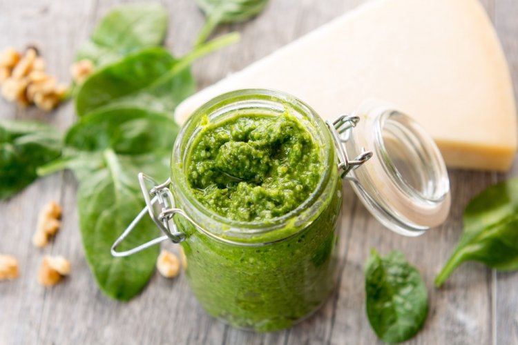 Salsa de albahaca y queso