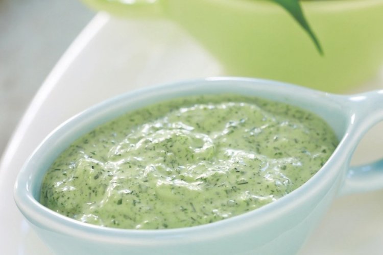 Salsa de yogur con albahaca