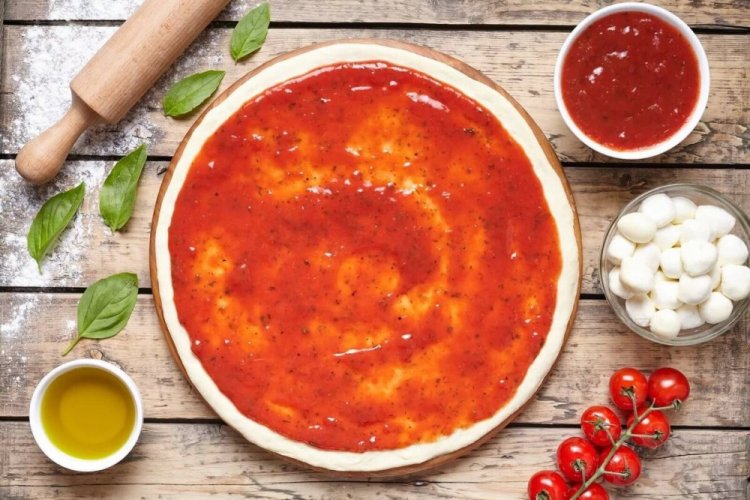Salsa para pizza con albahaca