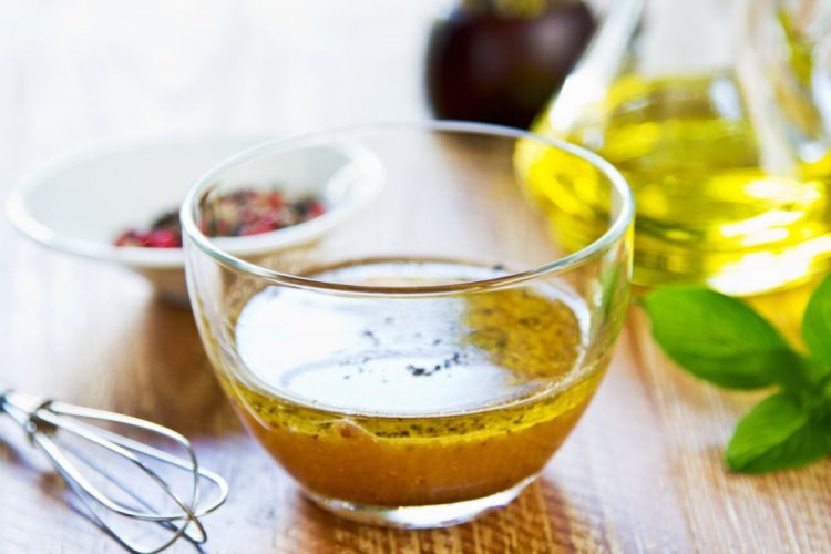 Salsa Vinagreta con albahaca