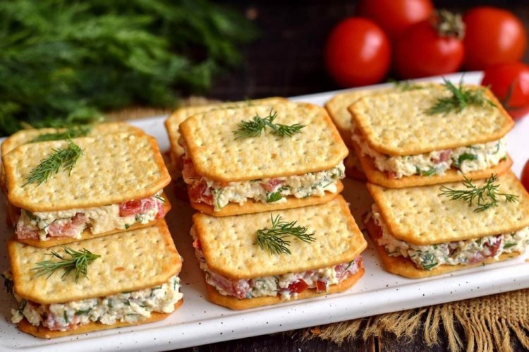 Crackers with Crab Spread