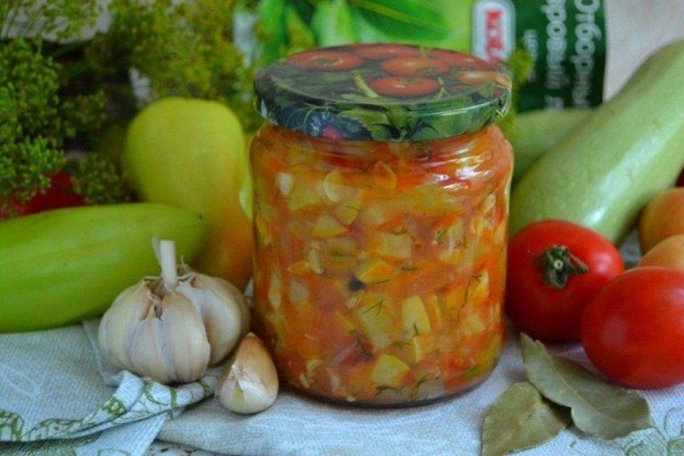 Salad with Tomatoes and Zucchini without Vinegar for Winter