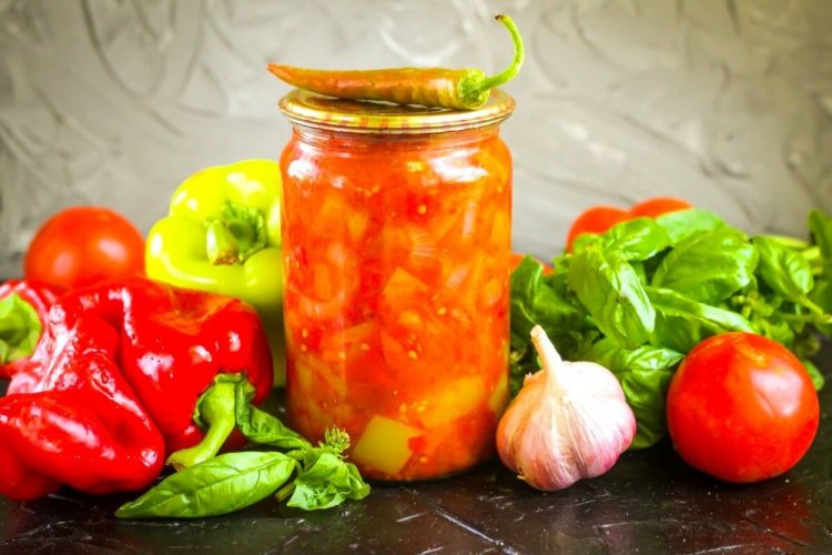 Lecho with Tomatoes without Vinegar for Winter