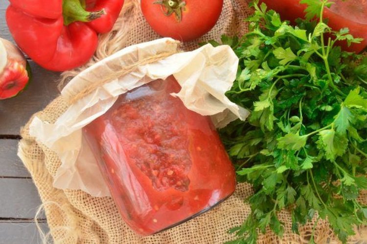Tomato and Pepper Dressing without Vinegar for Winter