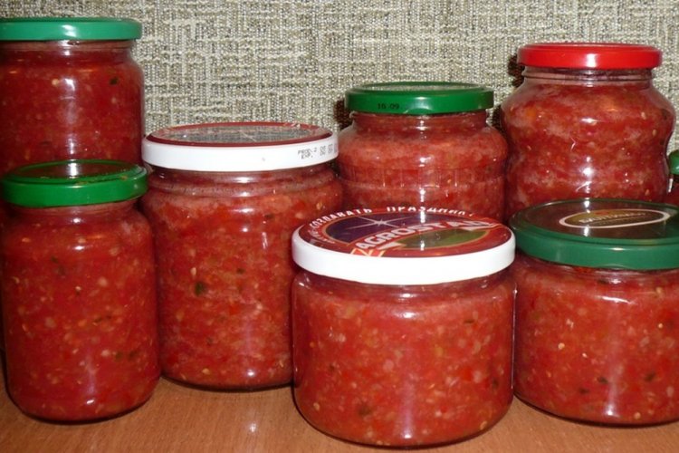 Horseradish Sauce with Bell Pepper for Winter