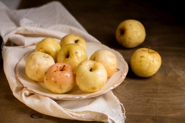 Soaked Apples with Kefir
