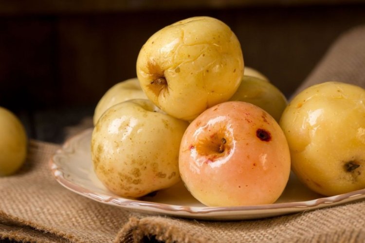 Soaked Apples with Mustard
