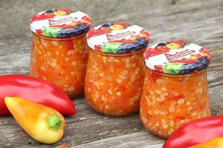 Salad with Bell Pepper, Carrot, and Pearl Barley for Winter