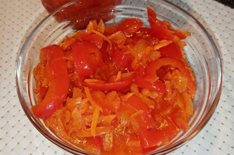 Tomato Dressing with Bell Pepper and Carrot for Winter