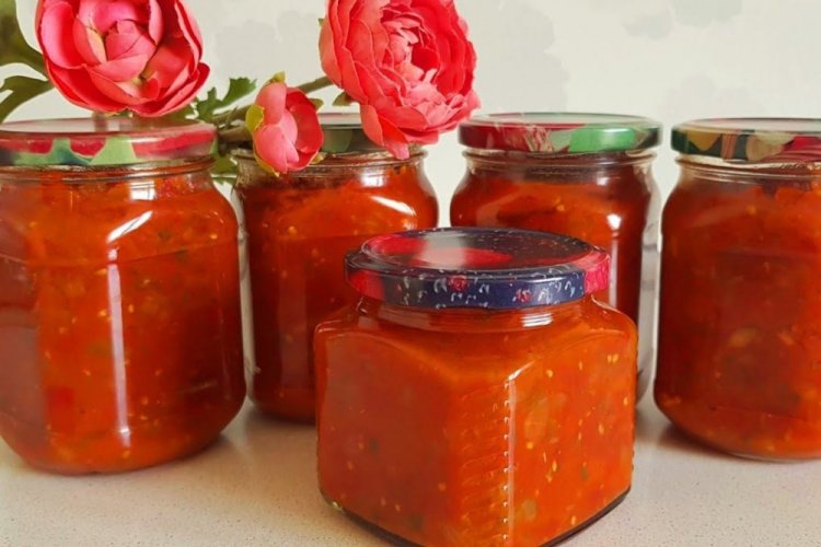 Caviar from Tomatoes, Bell Pepper, and Carrots for Winter