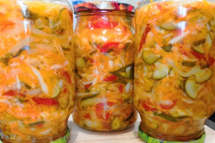 Vegetable Salad with Bell Pepper and Carrot for Winter
