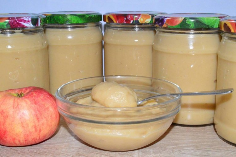 Apple Puree with Condensed Milk for Winter