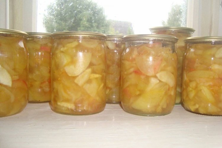 Apples in Syrup for Winter