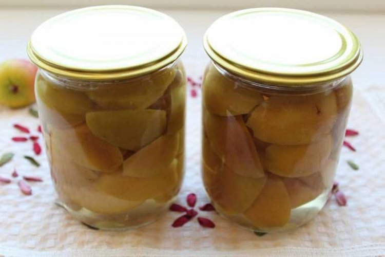 Pickled Apples for Winter