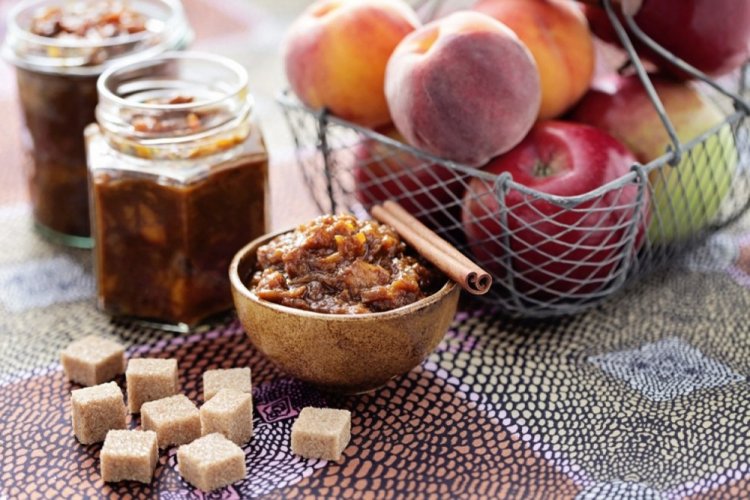 Gooseberry and Apple Chutney for Winter