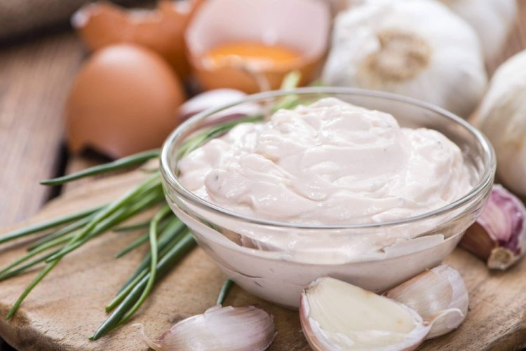 Sour Cream and Mayonnaise Sauce with Garlic