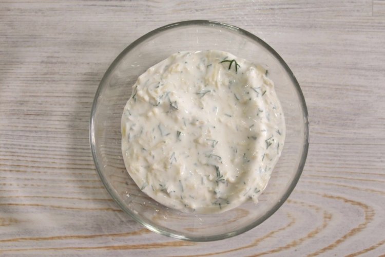Sour Cream Sauce with Cheese