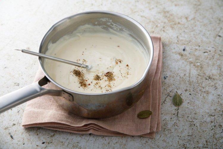 Classic Cream Sauce for Meatballs