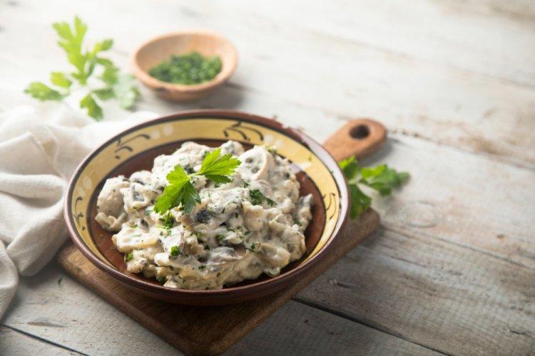 Cream Sauce with Porcini Mushrooms and Wine