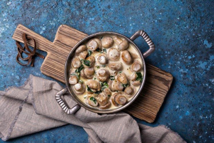 Cream Sauce with Mushrooms and Spinach