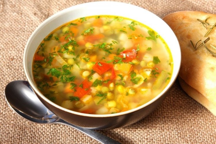 Sopa de verduras para niños