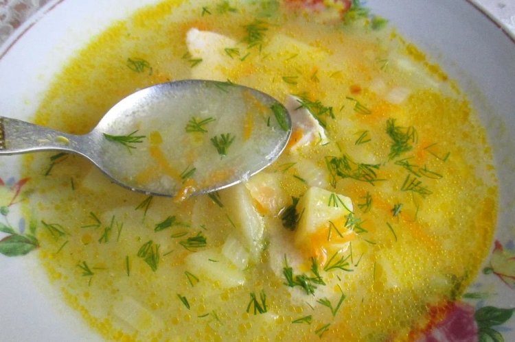 Sopa con sémola para niños