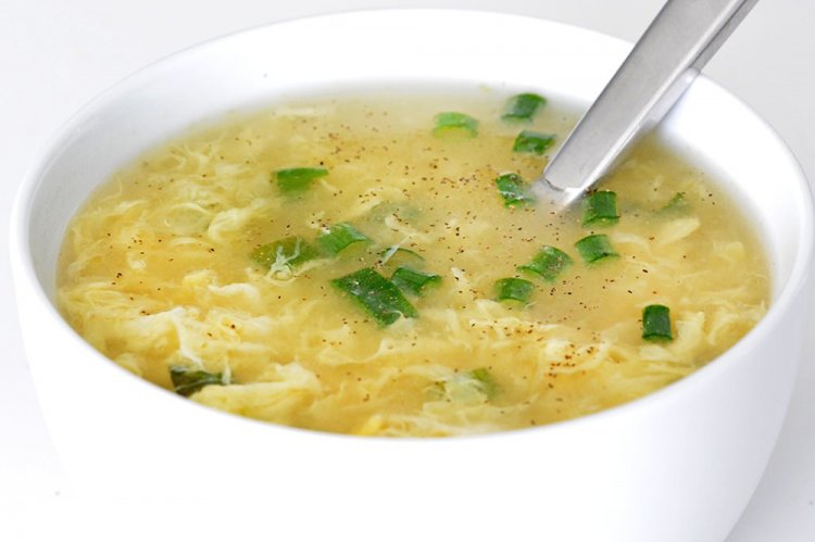 Sopa sin carne con huevo