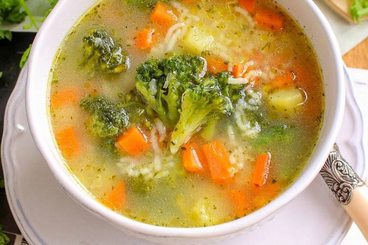 Sopa de brócoli para niños