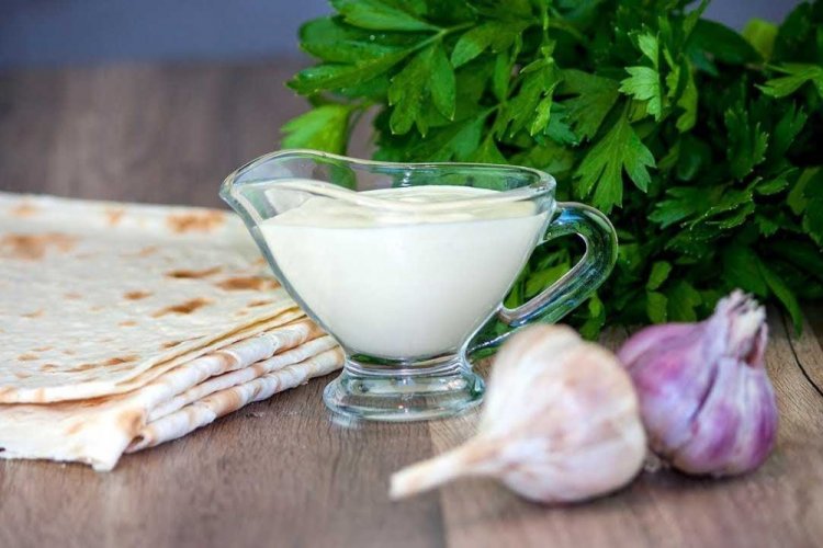 Garlic Sauce with Sour Cream and Mayonnaise