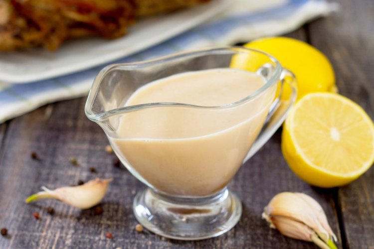 Garlic Sauce with Olive Oil and Greek Yogurt