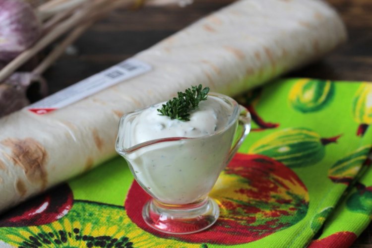 Garlic Yogurt Sauce for Shawarma